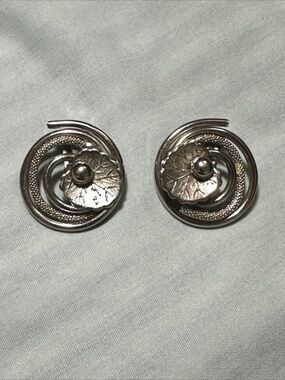 Vintage Silver Tone Calla Lily Swirl Clip On Earrings Textured Bridal Wedding
